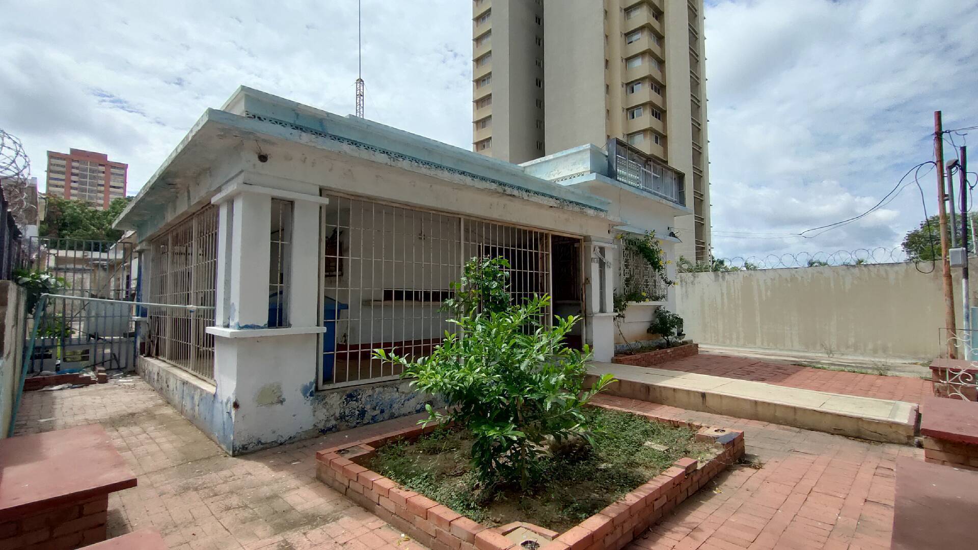 #8323 - CASA COMERCIAL para Venta en Maracaibo - V