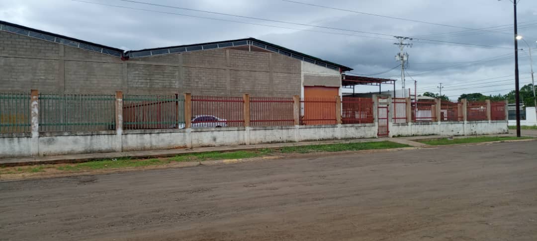 #8565 - GALPÓN / BODEGA para Alquiler en San Francisco - V