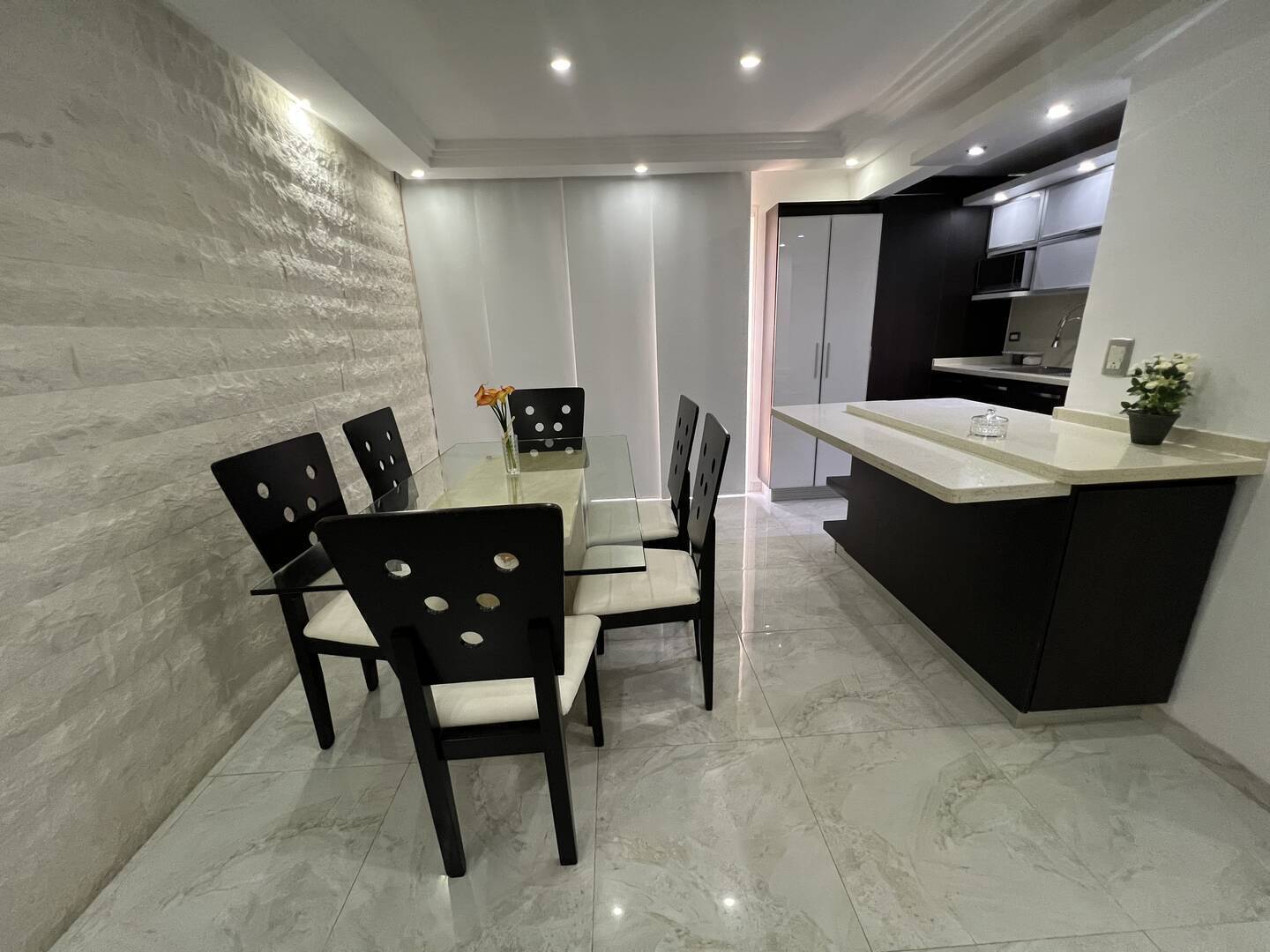 #9464 - APARTAMENTO para Alquiler en Porlamar - O