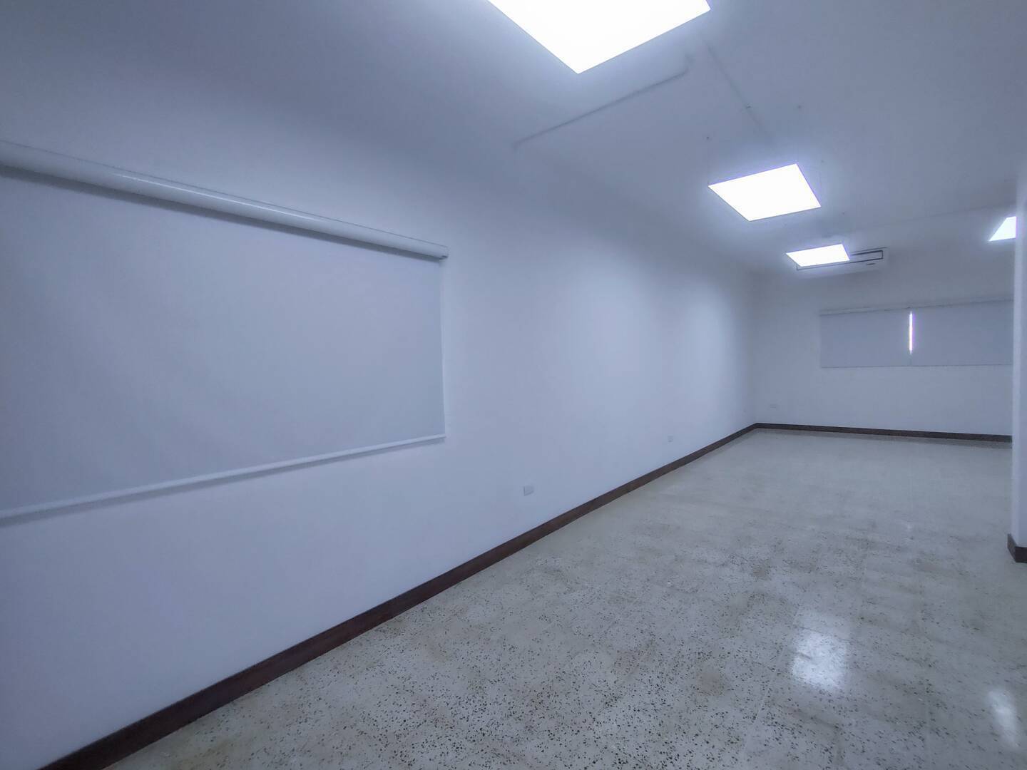 #5572 - OFICINA para Alquiler en Maracaibo - V