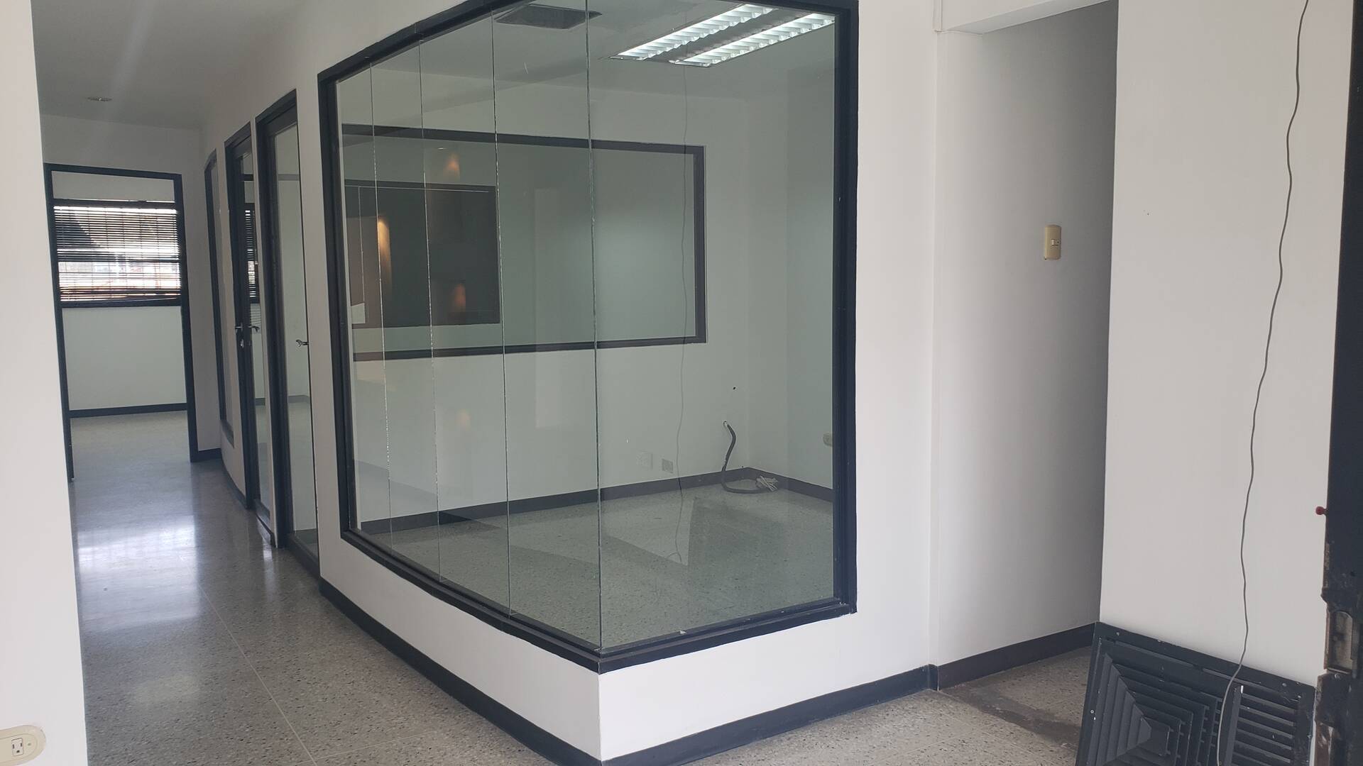 #0135 - LOCAL COMERCIAL para Alquiler en Maracaibo - V