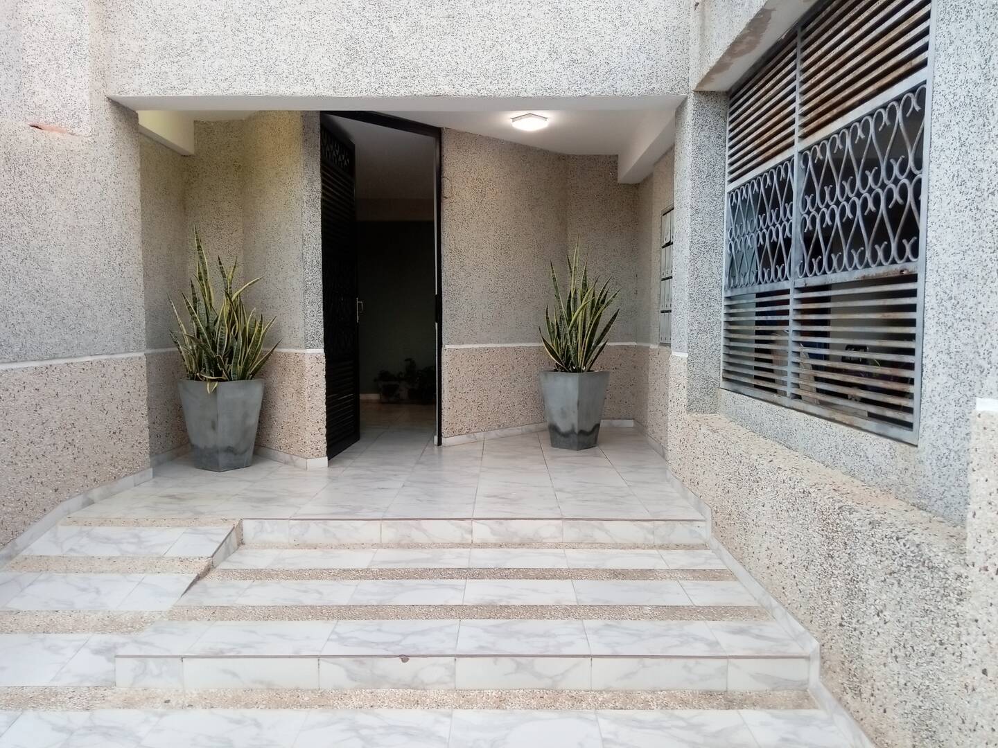 #7450 - APARTAMENTO para Alquiler en Maracaibo - V