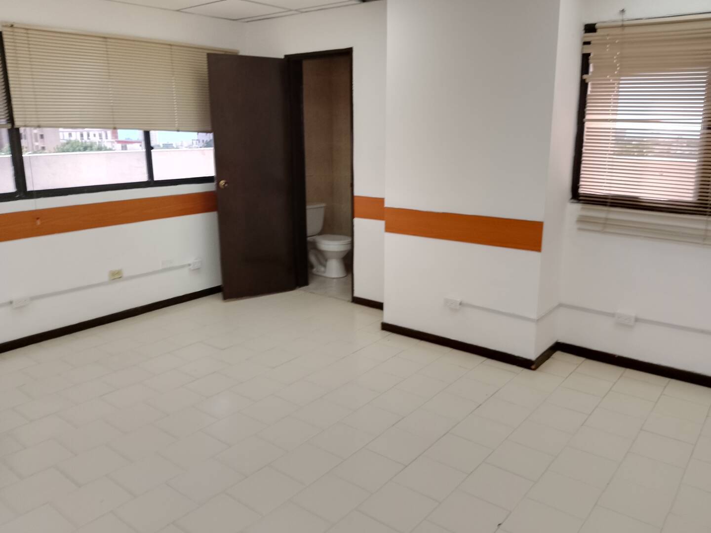 #6426 - OFICINA para Alquiler en Maracaibo - V