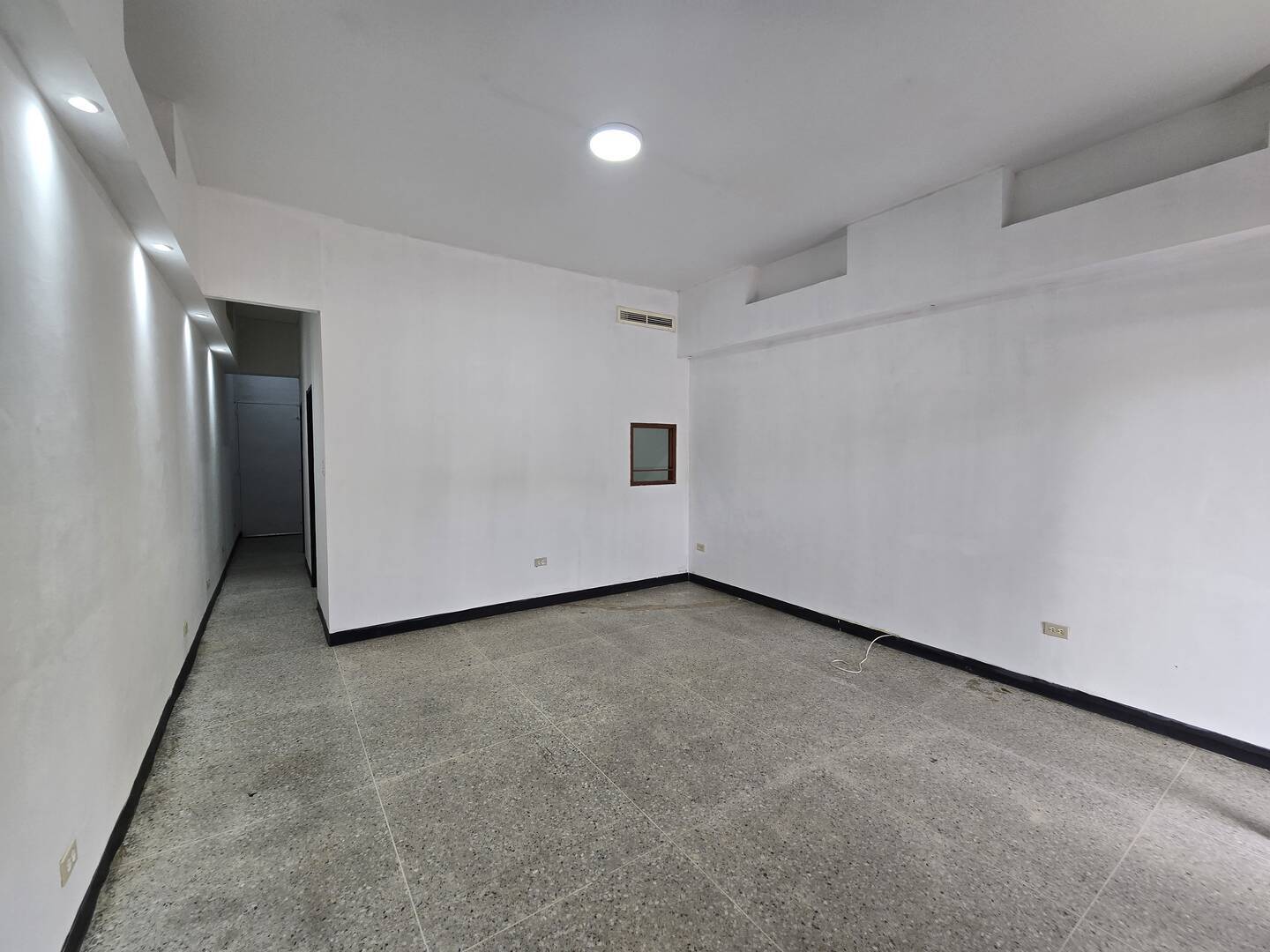 #7944 - LOCAL COMERCIAL para Alquiler en Maracaibo - V