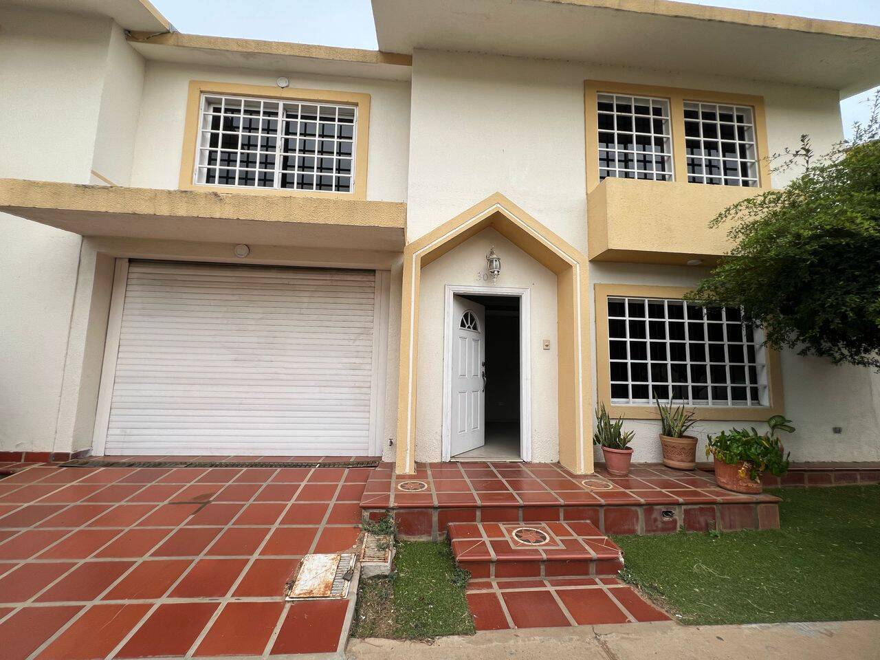 #7959 - CONJUNTO CERRADO para Alquiler en Maracaibo - V