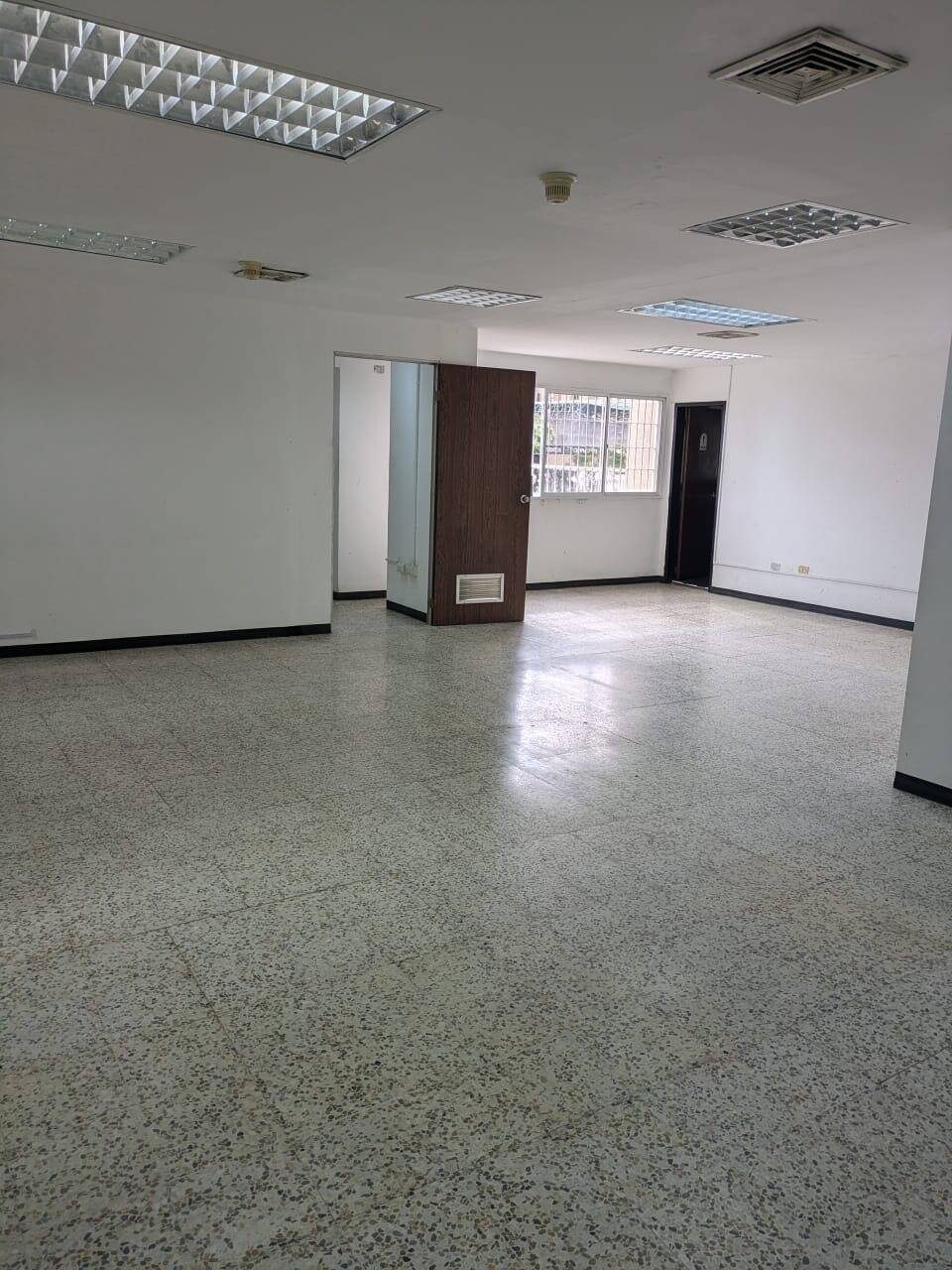 #81661 - OFICINA para Venta en Maracaibo - V