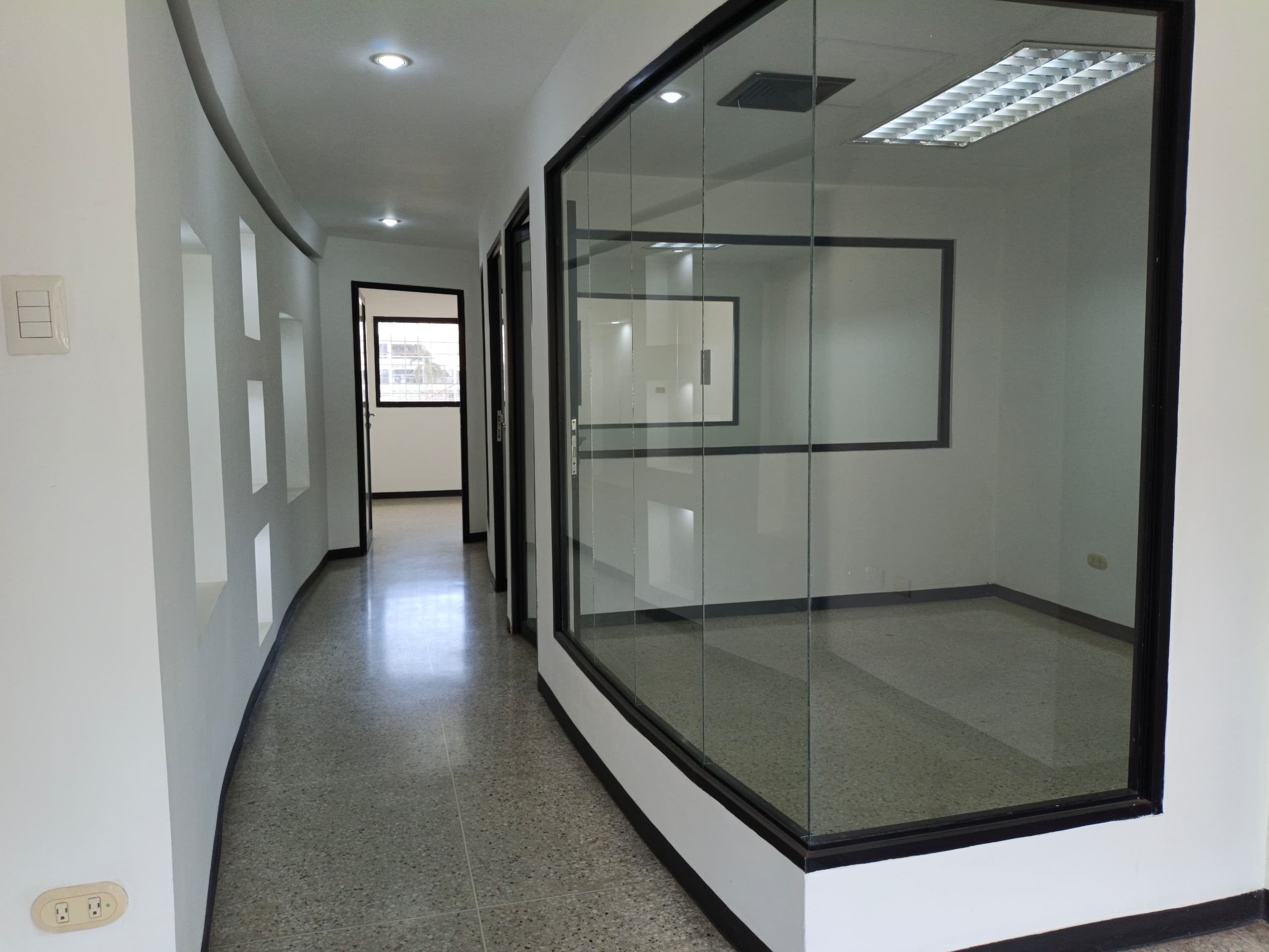 #0135 - LOCAL COMERCIAL para Alquiler en Maracaibo - V