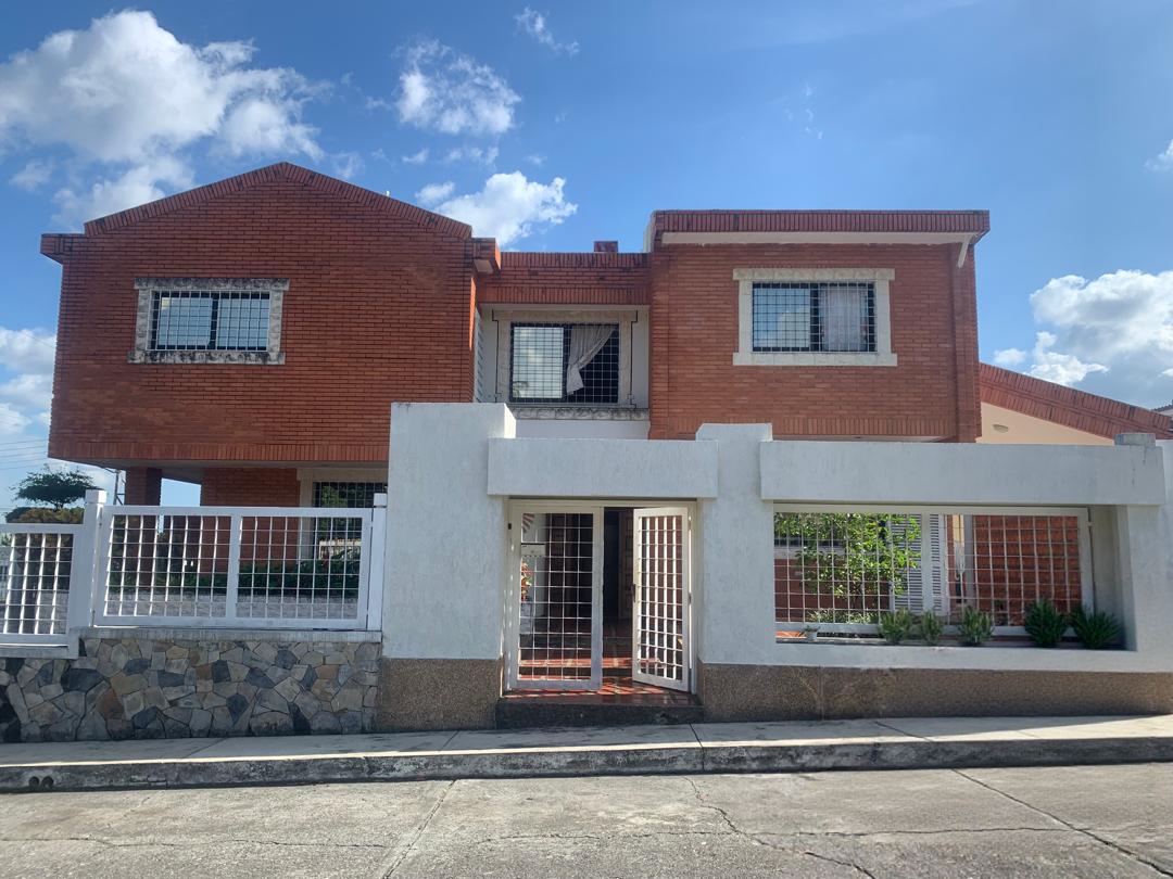 #8358 - CONJUNTO CERRADO para Venta en Araure - P