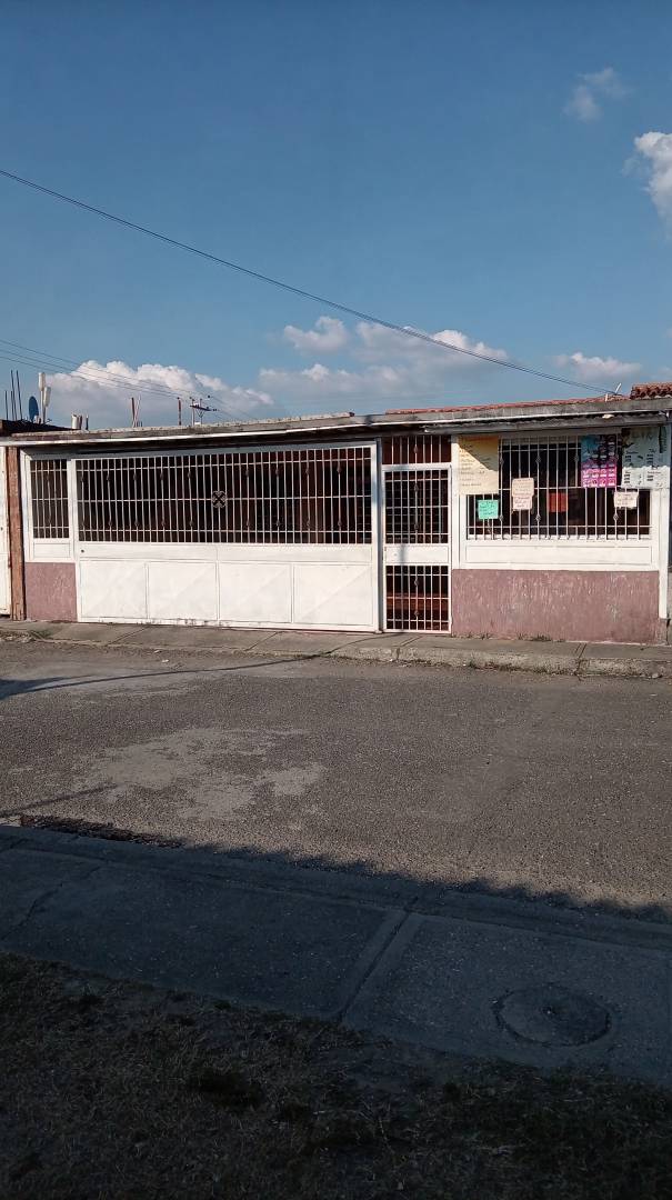 #8431 - CASA para Venta en Araure - P