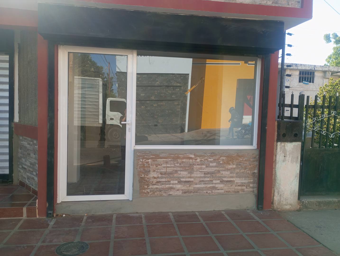 #8436 - LOCAL COMERCIAL para Alquiler en San Francisco - V
