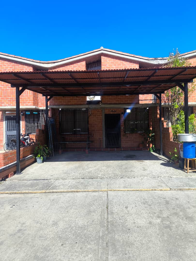 #8672 - CASA para Venta en Guarenas - M