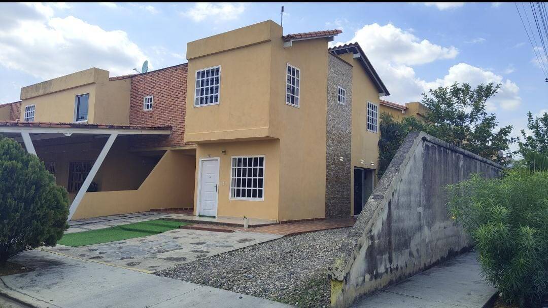 #8968 - CASA para Venta en Acarigua - P