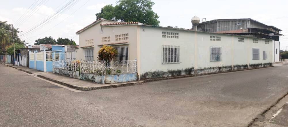 #9150 - CASA para Venta en Acarigua - P