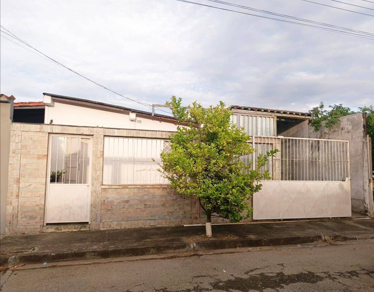 #9859 - CASA para Venta en Araure - P