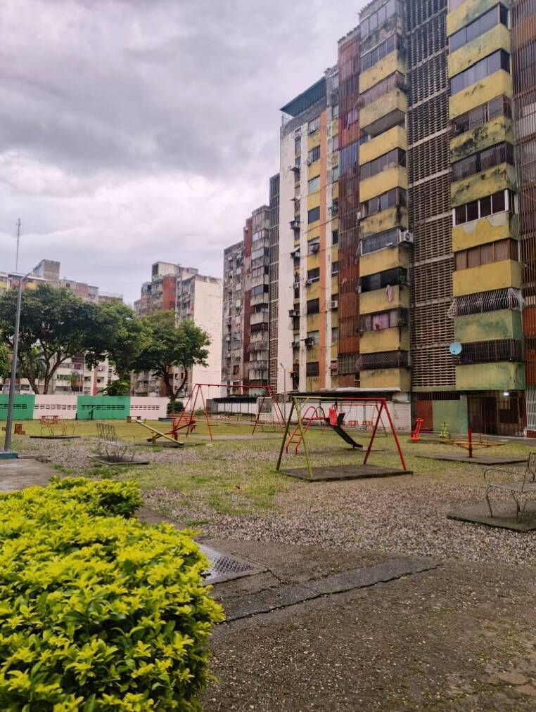 #9867 - APARTAMENTO para Venta en Acarigua - P