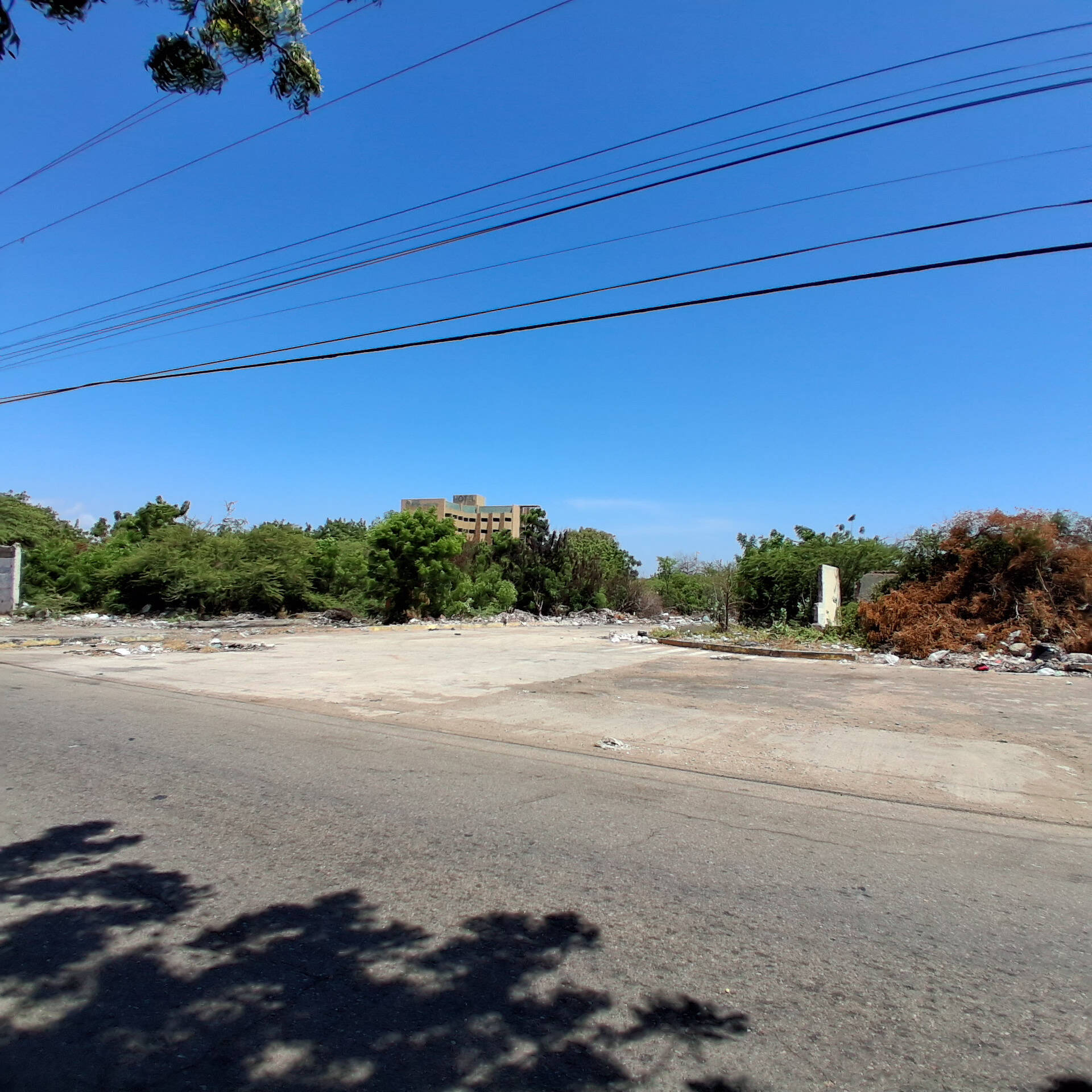 ACCESO AVENIDA 22