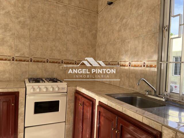 #8328 - APARTAMENTO para Alquiler en Maracaibo - V - 2