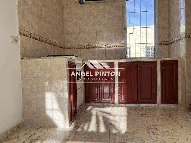 #8328 - APARTAMENTO para Alquiler en Maracaibo - V - 3