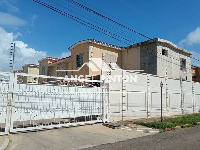 #9927 - CONJUNTO CERRADO para Venta en Maracaibo - V - 3