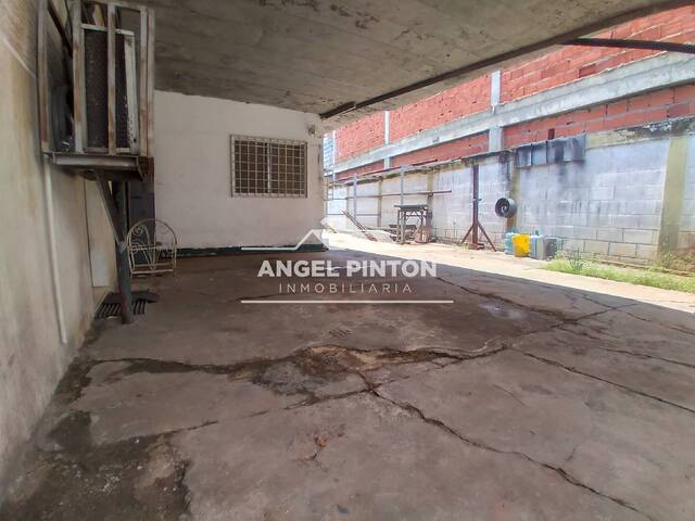 #2132 - CASA COMERCIAL para Venta en Ciudad Ojeda - V - 2