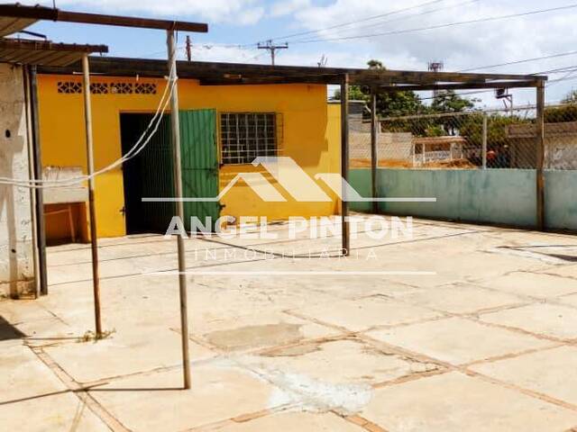 #2803 - CASA COMERCIAL para Venta en Maracaibo - V - 3