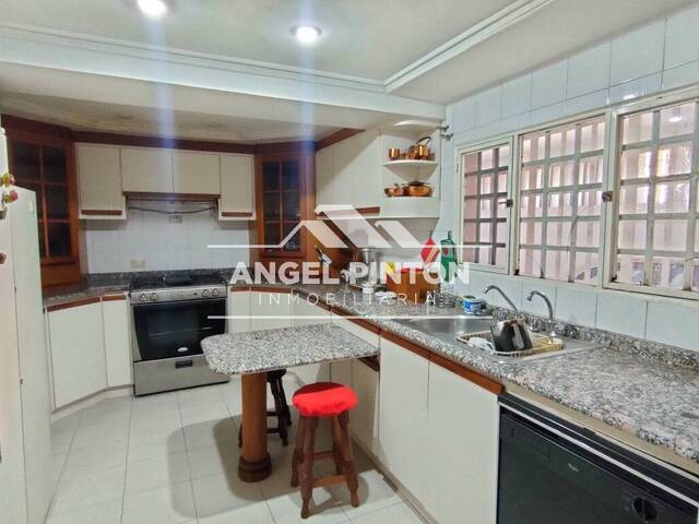 #2833 - CASA COMERCIAL para Alquiler en Maracaibo - V - 2