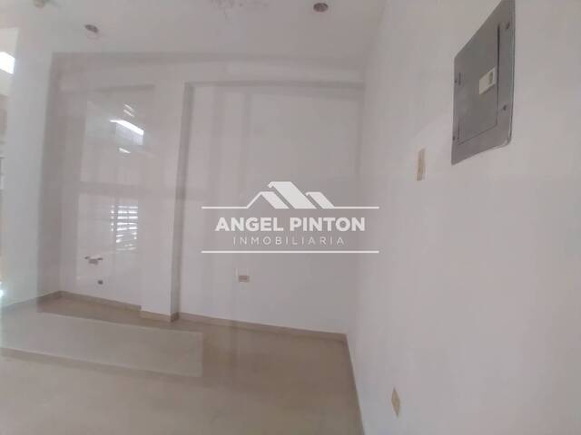 #2964 - LOCAL COMERCIAL para Venta en Ciudad Ojeda - V - 2