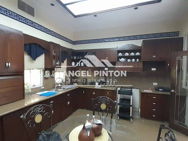 #3786 - CASA COMERCIAL para Venta en Maracaibo - V - 2