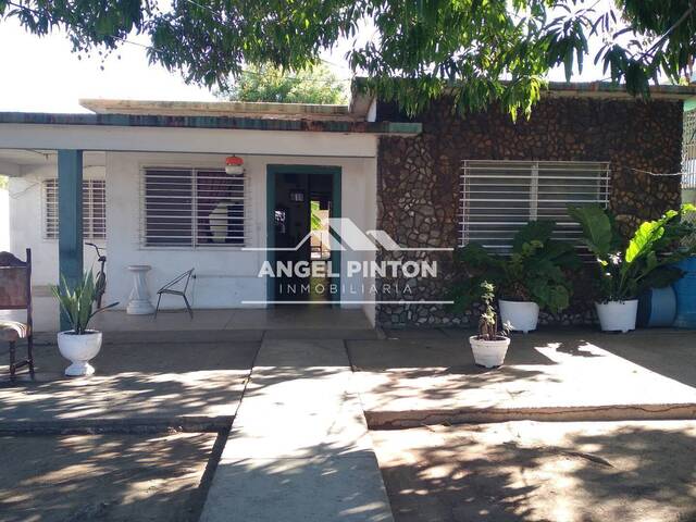 #4983 - CASA COMERCIAL para Venta en Cabimas - V - 2
