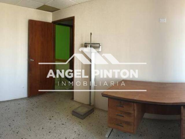 #4091 - CONSULTORIO para Venta en Maracaibo - V - 2