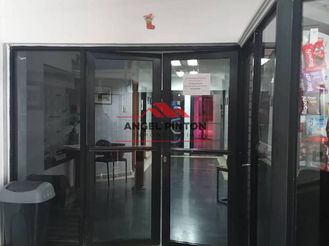 VENTA CONSULTORIO LOCAL CLINICA AMADO MARACAIBO API 4139