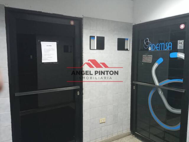 VENTA CONSULTORIO LOCAL CLINICA AMADO MARACAIBO API 4139