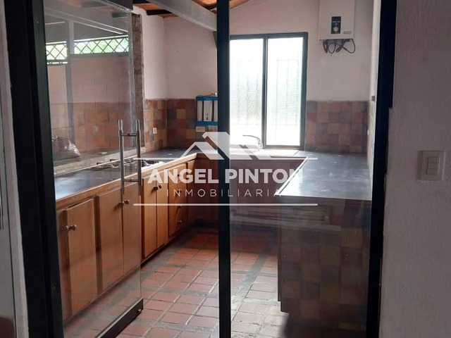 #4453 - CASA COMERCIAL para Venta en Barquisimeto - K - 3