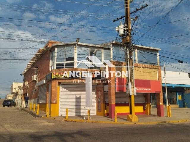 FRENTE DE LA CASA COMERCIAL