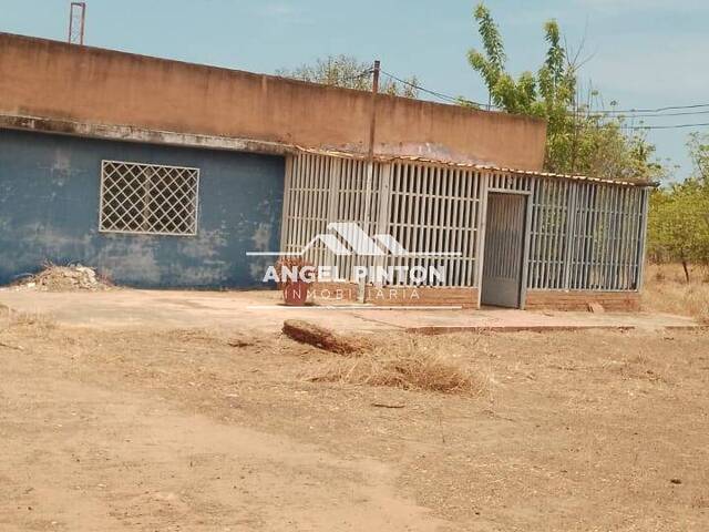 #7101 - CASA COMERCIAL para Venta en Los Puertos de Altagracia - V - 2