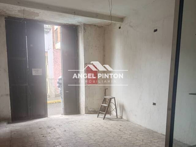 Angel Pinton Inmobiliaria FS Capital Casa Comercial en Venta