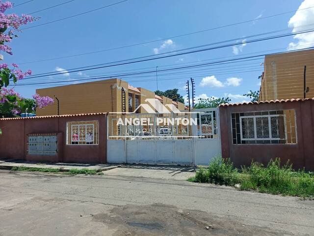 #7498 - CONJUNTO CERRADO para Venta en Maracaibo - V - 3