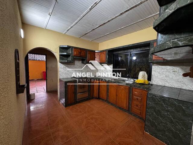 #7608 - CASA COMERCIAL para Venta en Maracaibo - V - 3
