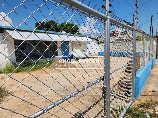 #8110 - CASA COMERCIAL para Venta en Maracaibo - V - 2