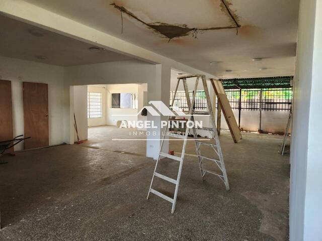#8110 - CASA COMERCIAL para Venta en Maracaibo - V - 3