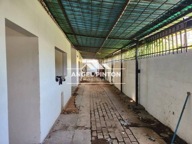 #8110 - CASA COMERCIAL para Venta en Maracaibo - V - 2