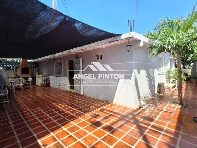 #81130 - CASA COMERCIAL para Venta en Maracaibo - V - 2