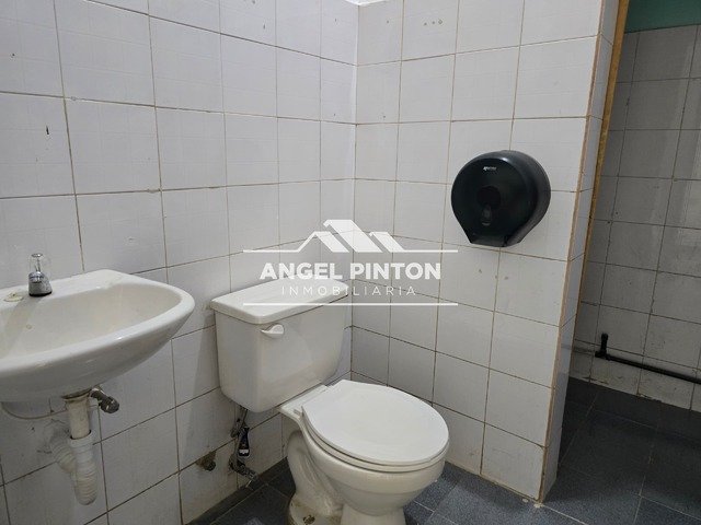 #8124 - LOCAL COMERCIAL para Alquiler en Maracaibo - V - 2