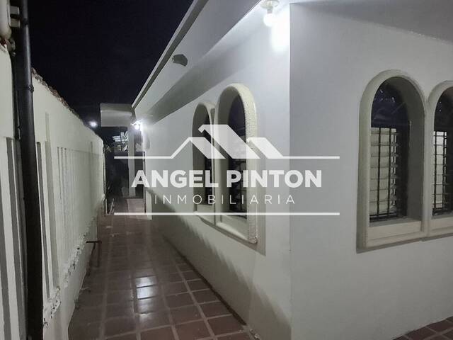 #8126 - CASA para Alquiler en Maracaibo - V - 1