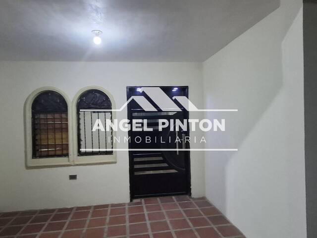 #8126 - CASA para Alquiler en Maracaibo - V - 2