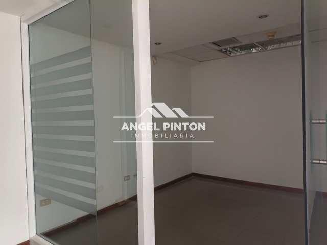 #0136 - OFICINA para Alquiler en Maracaibo - V