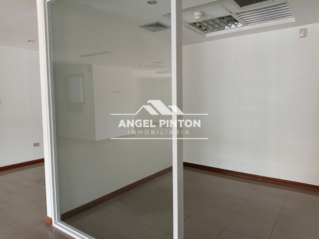 #0136 - OFICINA para Alquiler en Maracaibo - V