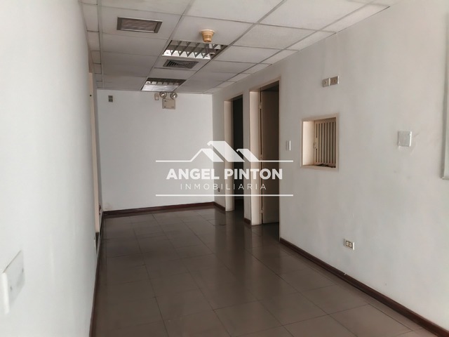 #0136 - OFICINA para Alquiler en Maracaibo - V - 1