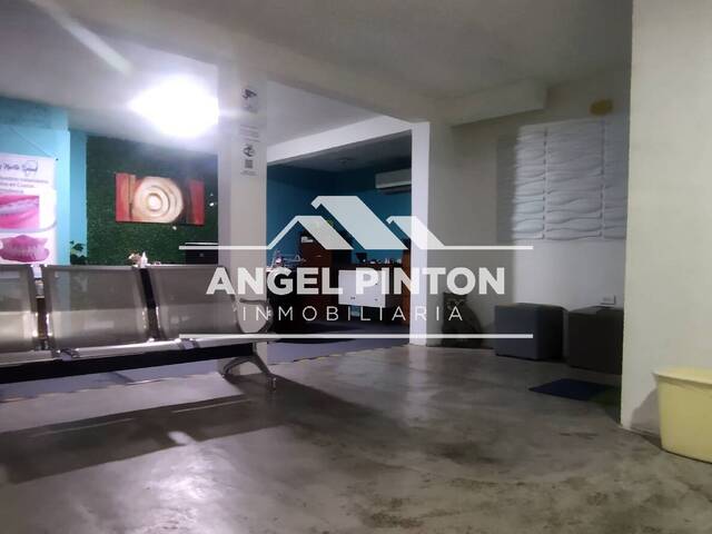 #8198 - CONSULTORIO para Alquiler en Maracaibo - V - 2