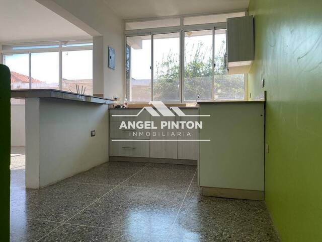 #0996 - APARTAMENTO para Alquiler en Maracaibo - V